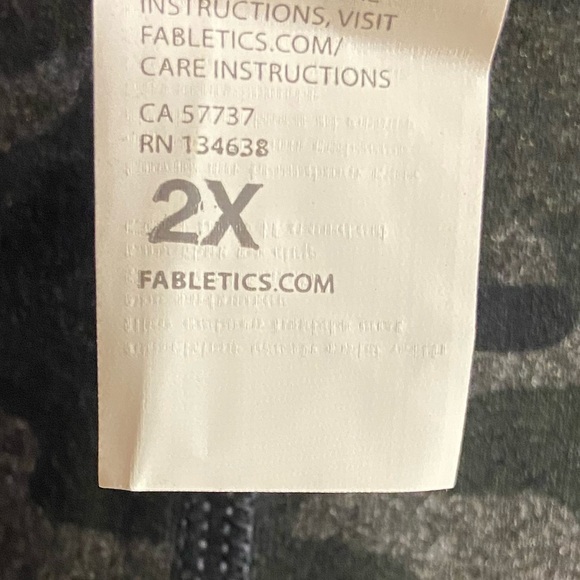 Fabletics power hold Mika high waisted pocket Capri leggings camo green 2X NWT - Picture 12 of 12